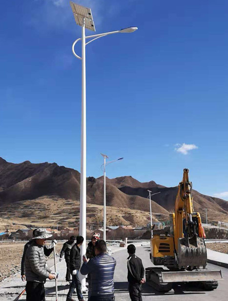 甘南碌曲10米武山太阳能路灯项目