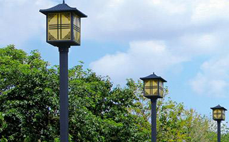 太阳能武山庭院灯怎么选亮度与续航更耐用